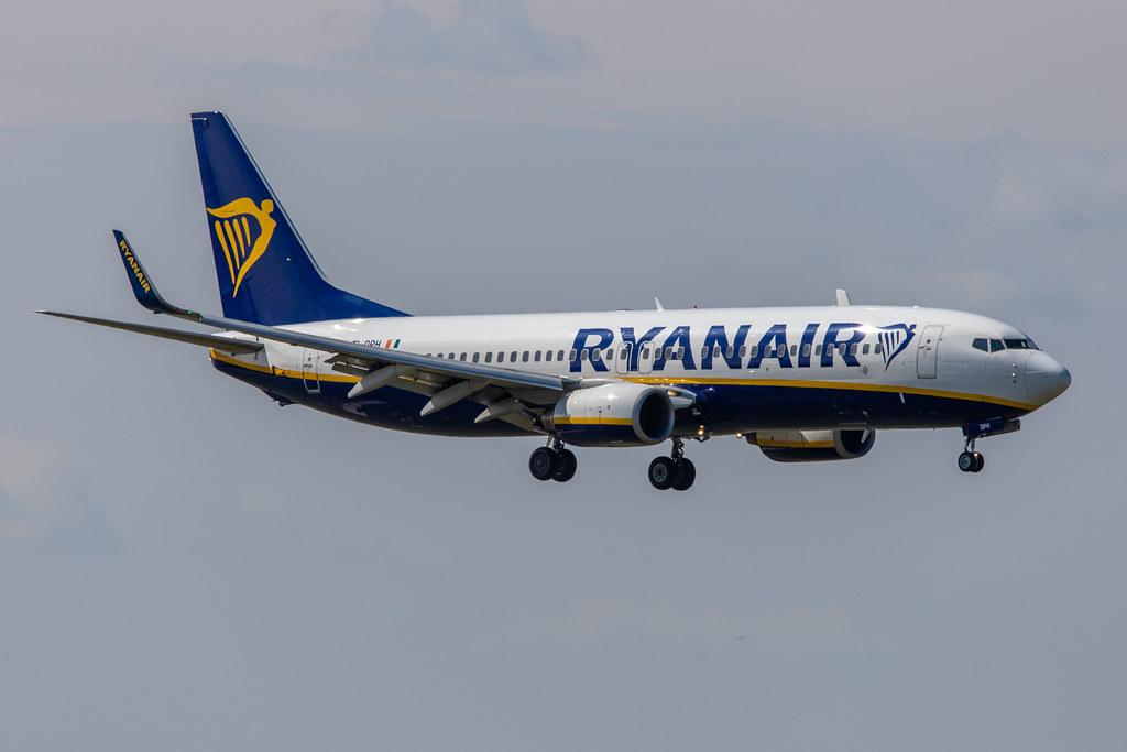 Hamburg Airport: Ryanair (FR / RYR) |  Boeing 737-8AS B738 | EI-DPH | MSN 33624