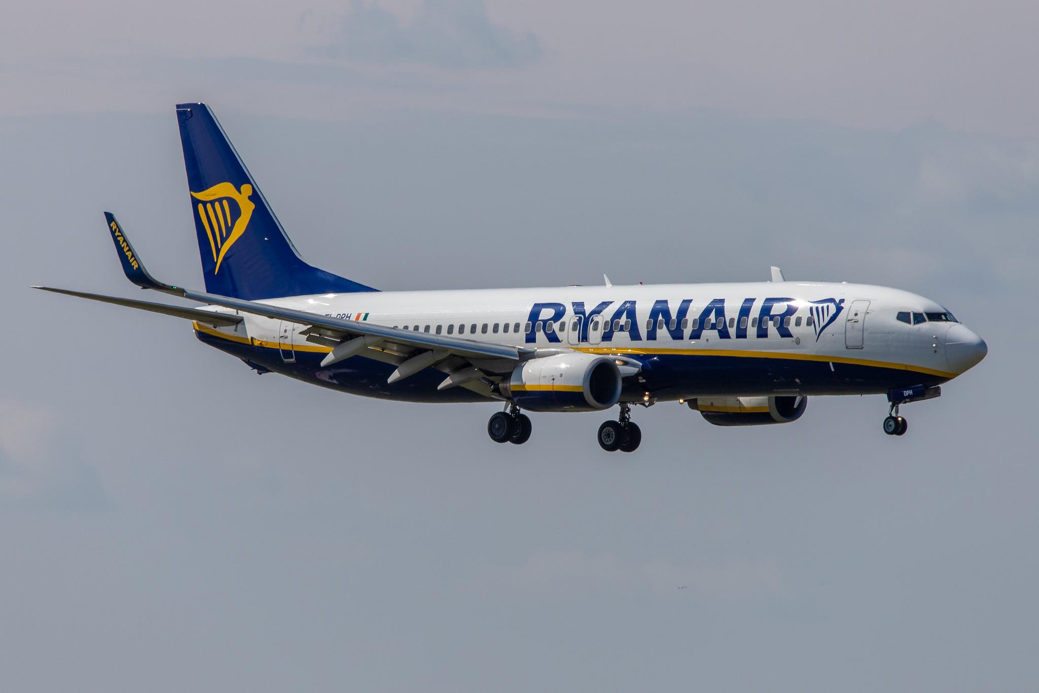 Hamburg Airport: Ryanair (FR / RYR) |  Boeing 737-8AS B738 | EI-DPH | MSN 33624