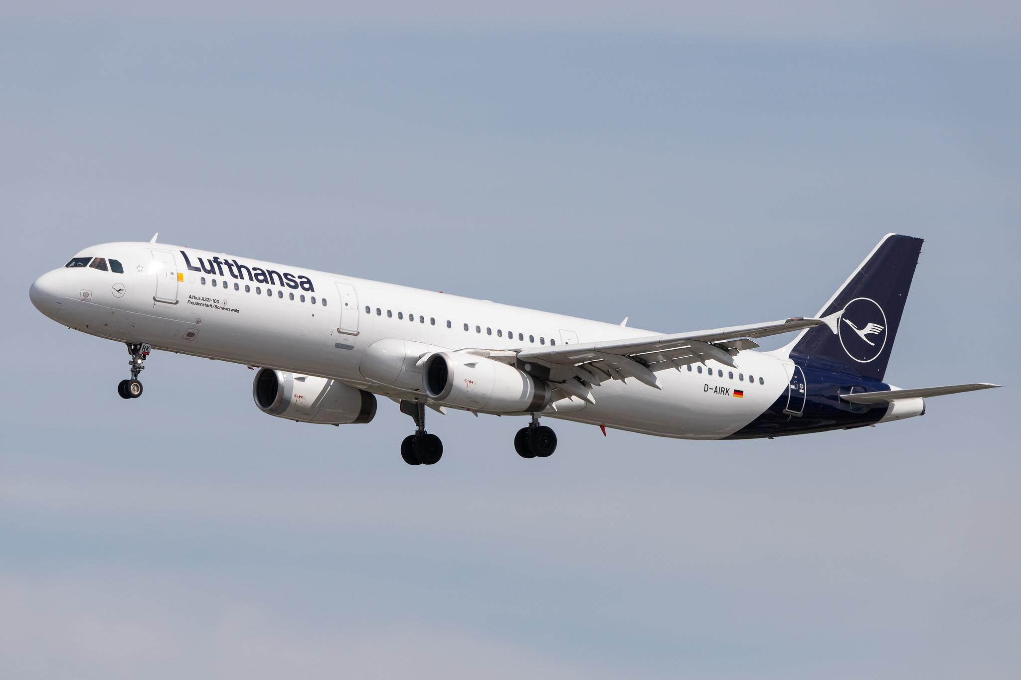 Hamburg Airport: Lufthansa (LH / DLH) |  Airbus A321-131 A321 | D-AIRK | MSN 0502