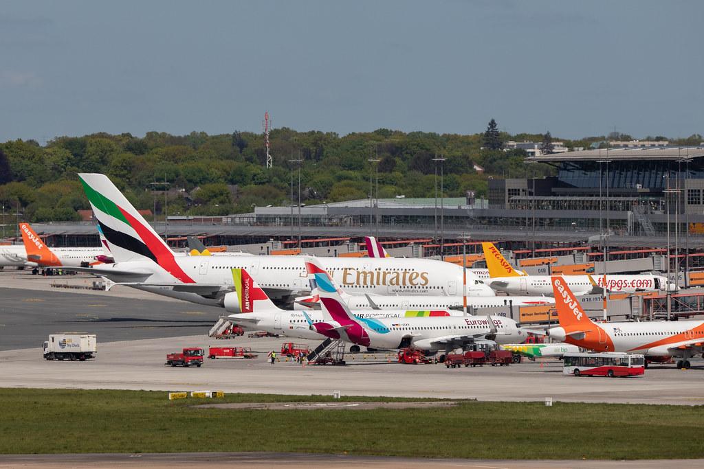 Hamburg Airport: Vorfeld | Emirates A380