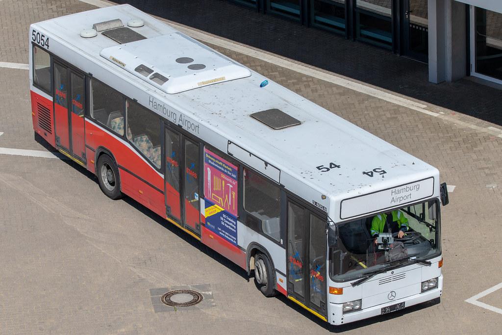 Hamburg Airport: Bus 5054 |