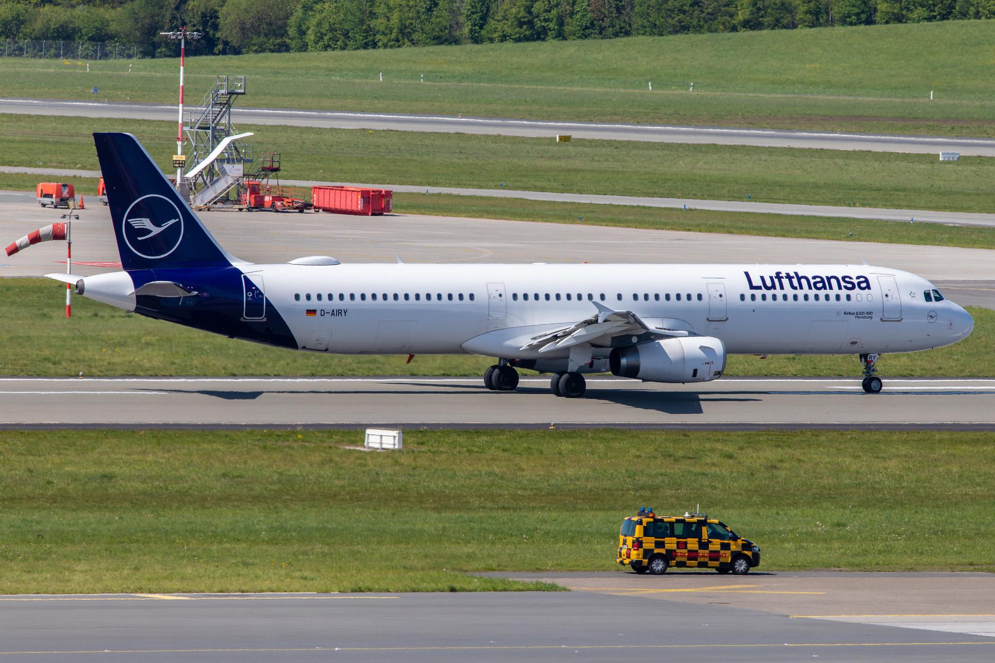 Hamburg Airport: Lufthansa (LH / DLH) | Livery: Die Maus Sticker | Airbus A321-131 A321 | D-AIRY | MSN 0901