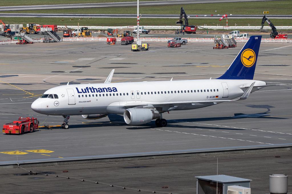 Hamburg Airport: Lufthansa (LH / DLH) |  Airbus A320-214 A320 | D-AIUW | MSN 7251