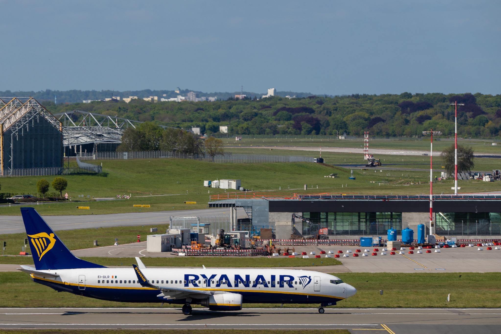 Hamburg Airport: Ryanair (FR / RYR) |  Boeing 737-8AS B738 | EI-DLR | MSN 33596