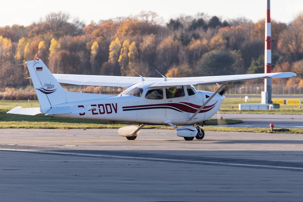 Hamburg Airport: Private owner |  Cessna 172S Skyhawk 2 C172 | D-EDDV | MSN Private Owner