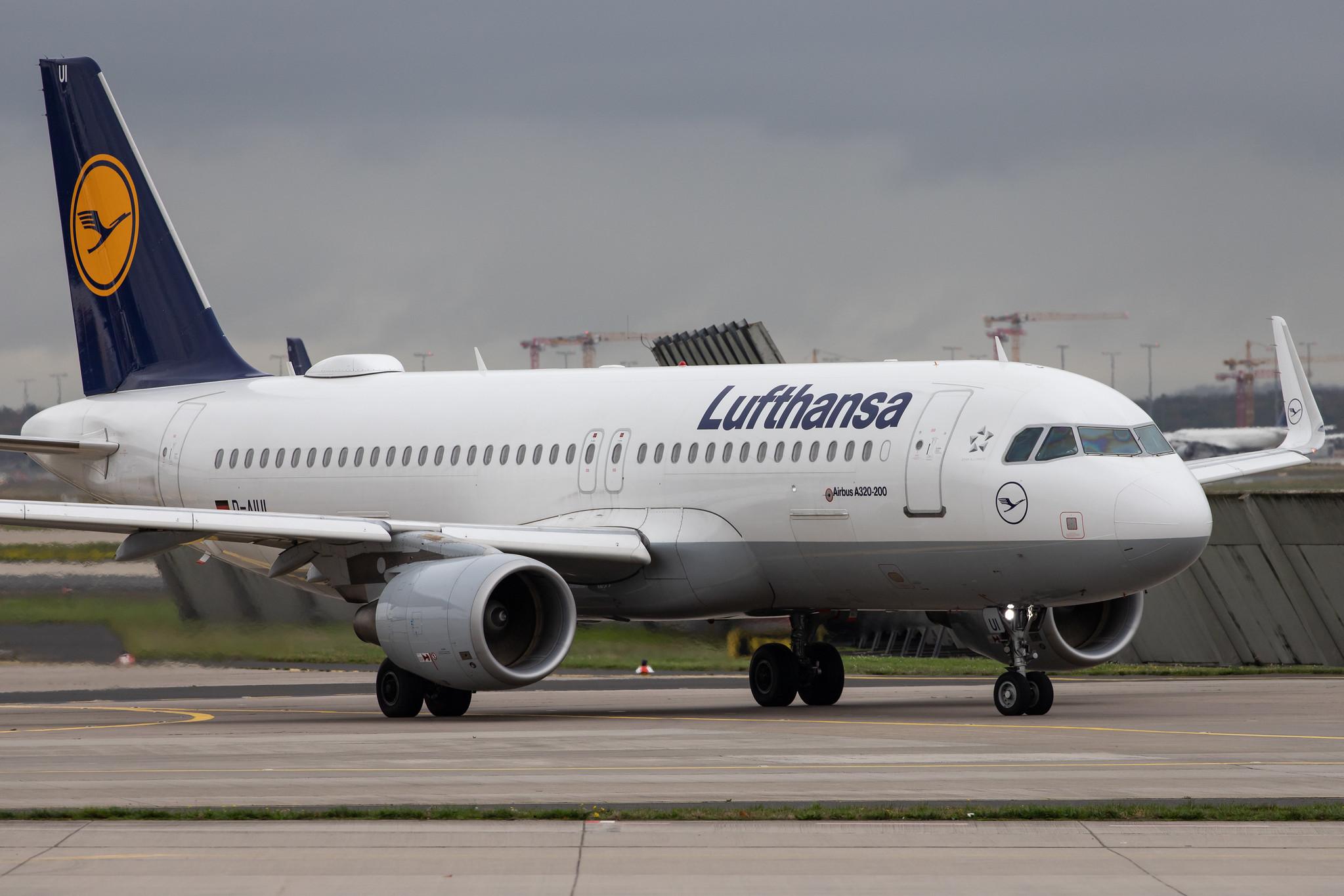 Frankfurt Airport: Lufthansa (LH / DLH) |  Airbus A320-214 A320 | D-AIUI | MSN 6265