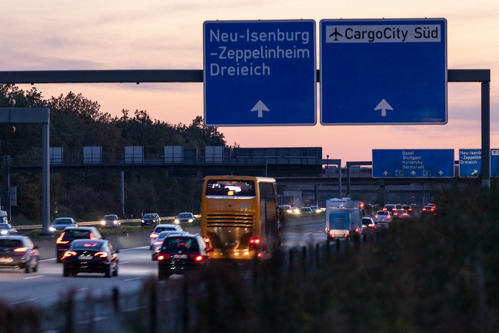 Frankfurt Airport: BAB Autobahn A5 Neu-Isenburg-Zeppelinheim Dreieich / CargoCity Süd |