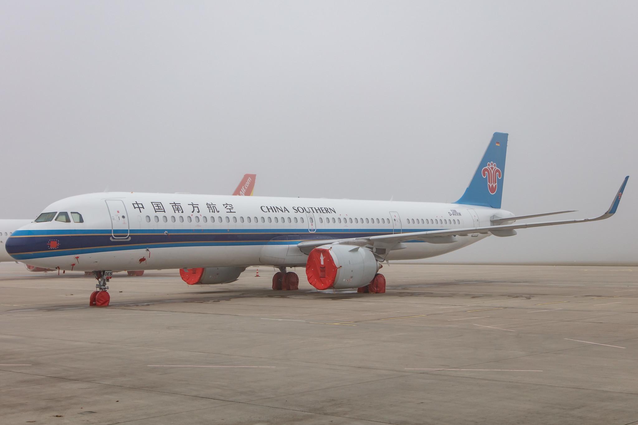 Flughafen Rostock-Laage: China Southern Airlines (CZ/ CSN) |  Airbus A321-253NX A21N | D-AVXW | MSN 9288