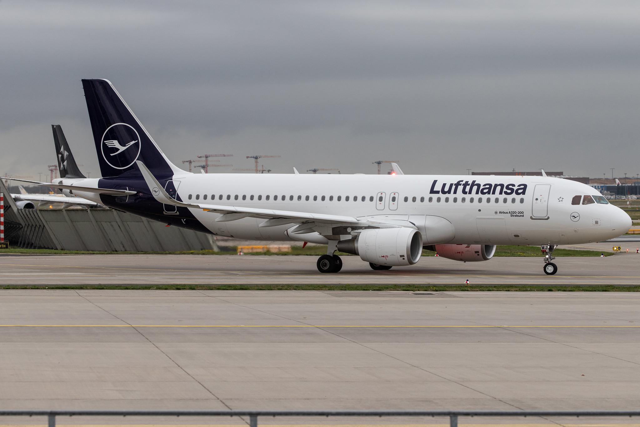 Frankfurt Airport: Lufthansa (LH / DLH) |  Airbus A320-214 A320 | D-AIWJ | MSN 9052