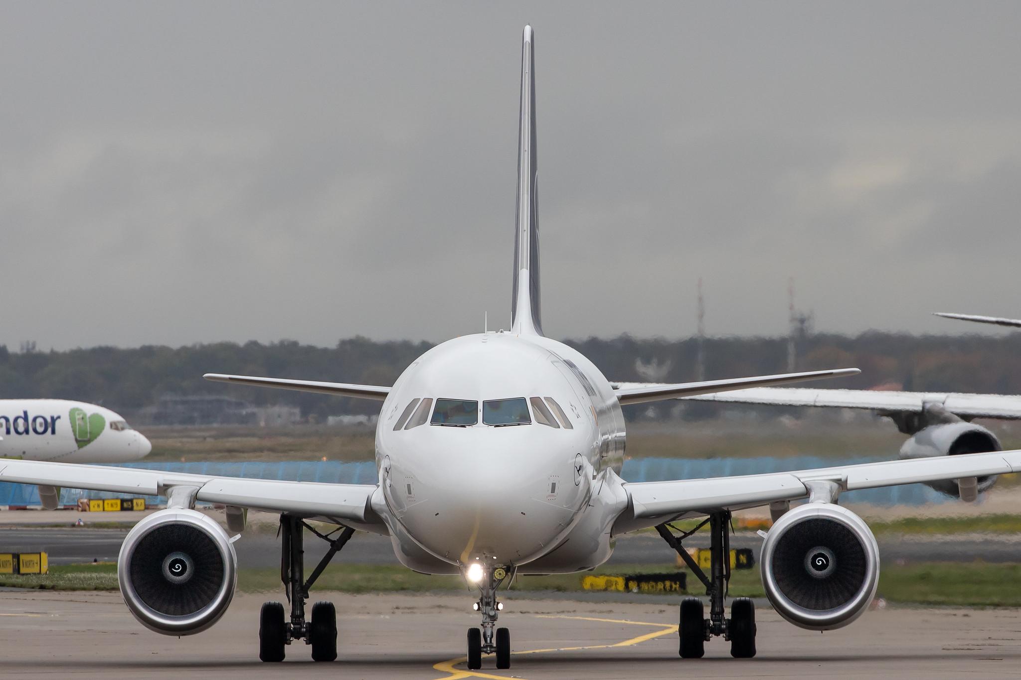 Frankfurt Airport: Lufthansa (LH / DLH) |  Airbus A320-214 A320 | D-AIWJ | MSN 9052