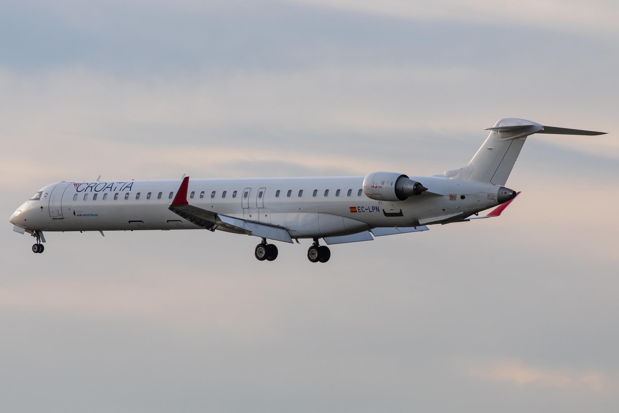 Frankfurt Airport: Iberia Regional (IB / IBE) | Operator: Air Nostrum |  Bombardier CRJ-1000 CRJX | EC-LPN | MSN 19022