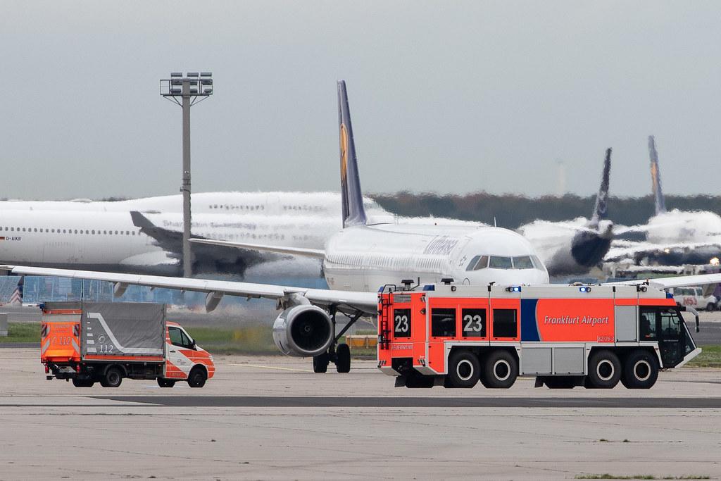 Frankfurt Airport: Feuerwehr Fire & Rescue |