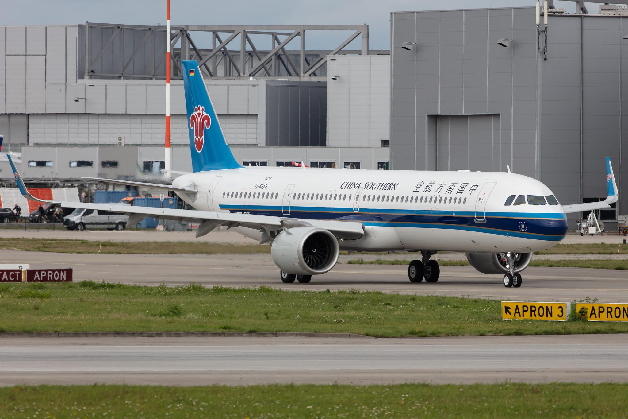 Hamburg Finkenwerder: China Southern Airlines (CZ / CSN) | Airbus A321-253NX A21N | D-AVXV (B-30FW) | MSN 9477