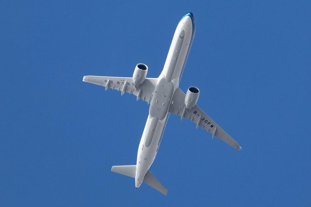 Hamburg Finkenwerder: China Southern Airlines (CZ / CSN) | Airbus A321-253NX A21N | D-AVXV (B-30FW) | MSN 9477
