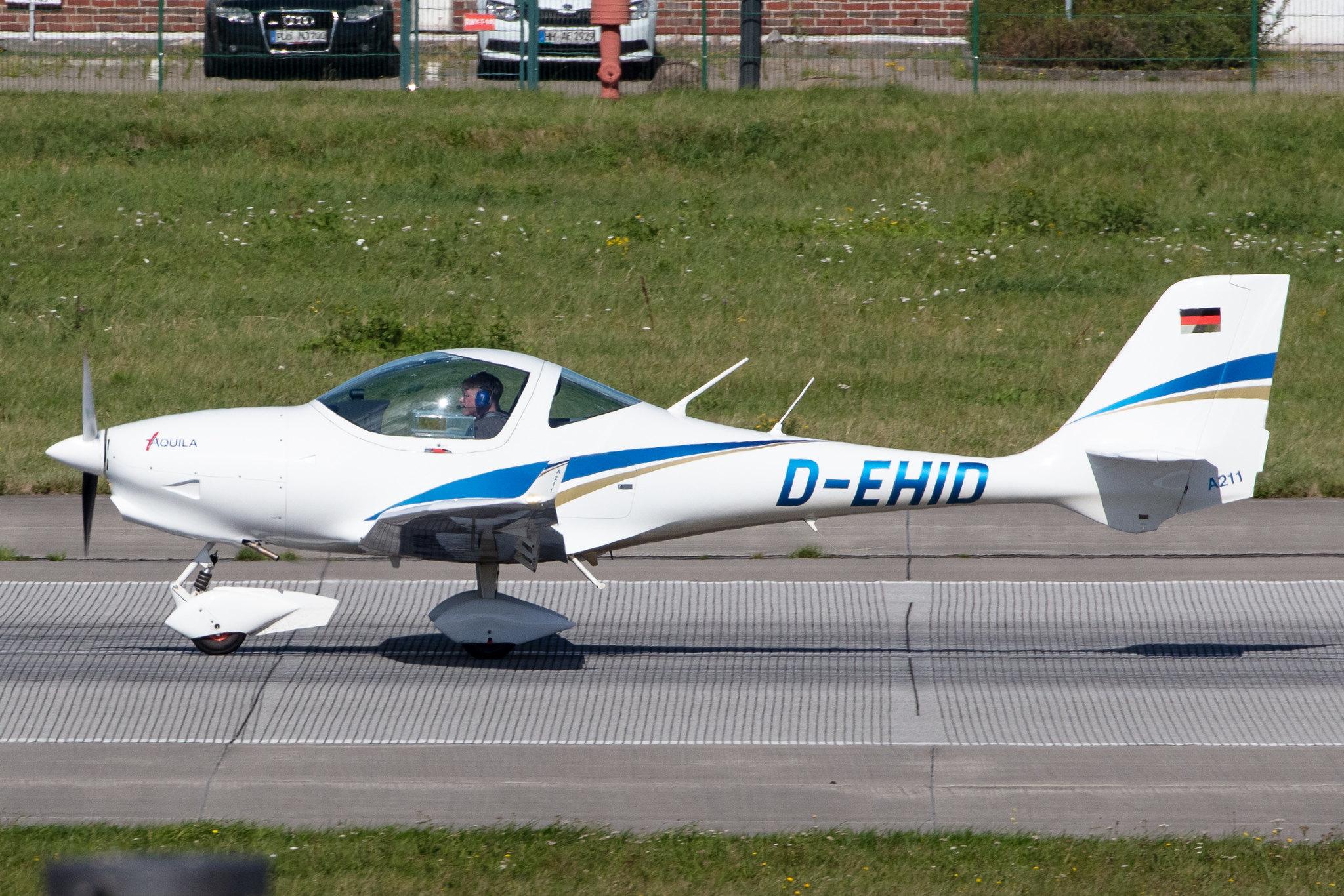 Hamburg Finkenwerder: Private owner |  Aquila A211 A210 | D-EHID | MSN AT01-100A-344