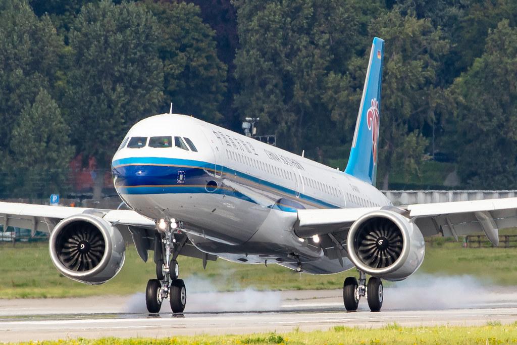 Hamburg Finkenwerder: China Southern Airlines (CZ / CSN) | Airbus A321-253NX A21N | D-AVXV (B-30FW) | MSN 9477