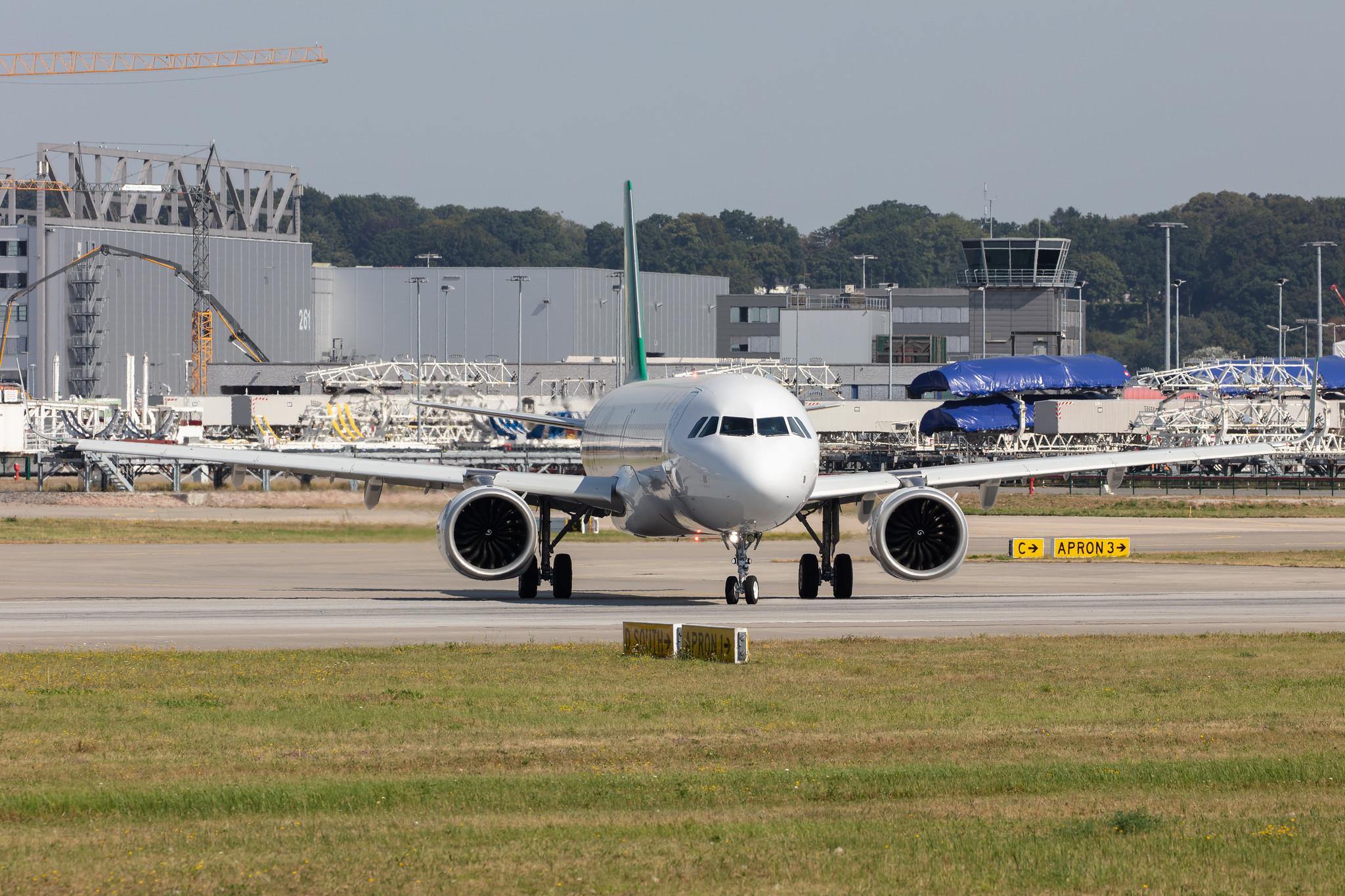 Hamburg Finkenwerder: Spring Airlines  (9C / CQH) |  Airbus A321-253NX A21N | D-AZAU (B-30FZ) | MSN 9556