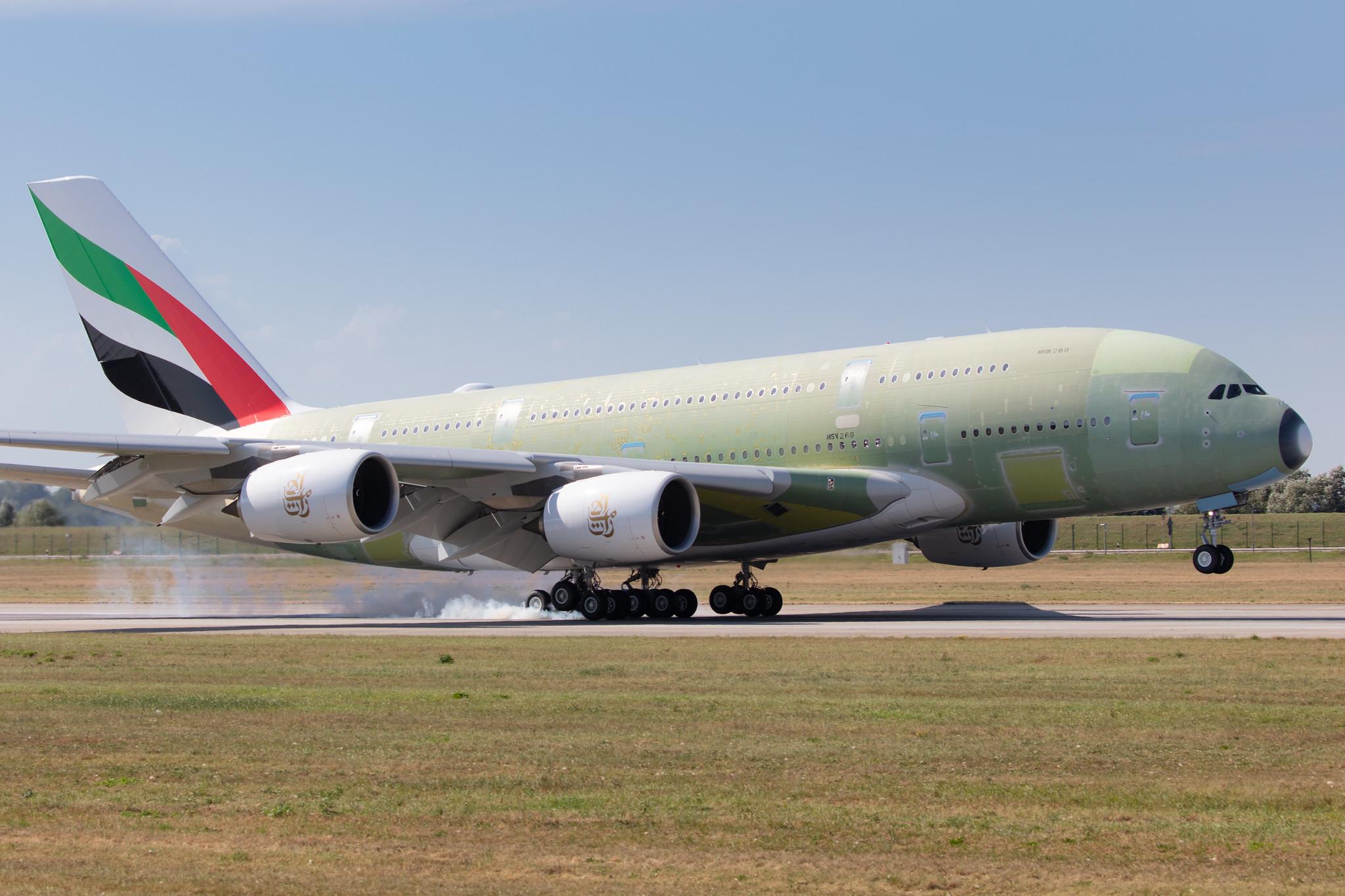 Hamburg Finkenwerder: Emirates (EK / UAE) |  Airbus A380-842 A388 | F-WWSS | MSN 269 (A6-EVP)