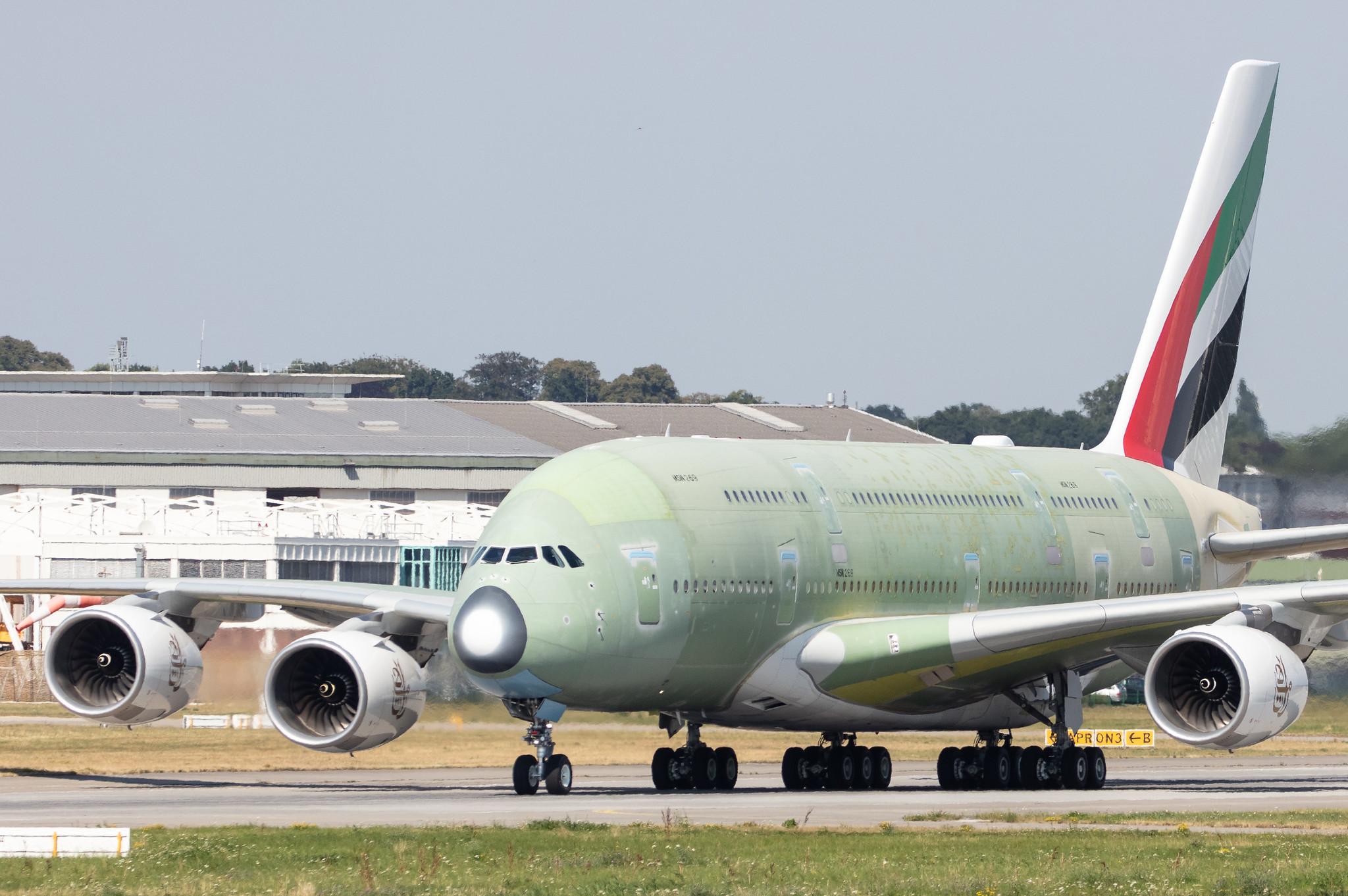 Hamburg Finkenwerder: Emirates (EK / UAE) |  Airbus A380-842 A388 | F-WWSS | MSN 269 (A6-EVP)