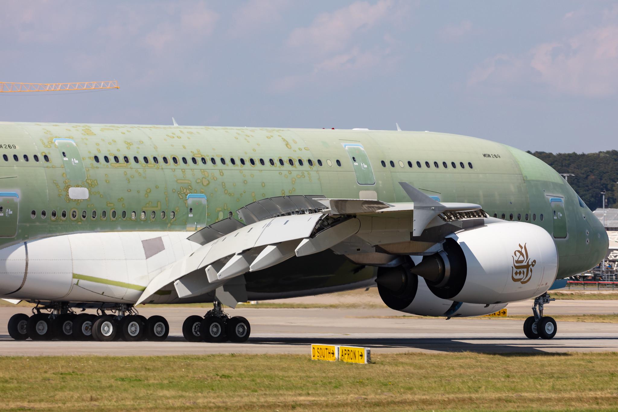 Hamburg Finkenwerder: Emirates (EK / UAE) |  Airbus A380-842 A388 | F-WWSS | MSN 269 (A6-EVP)