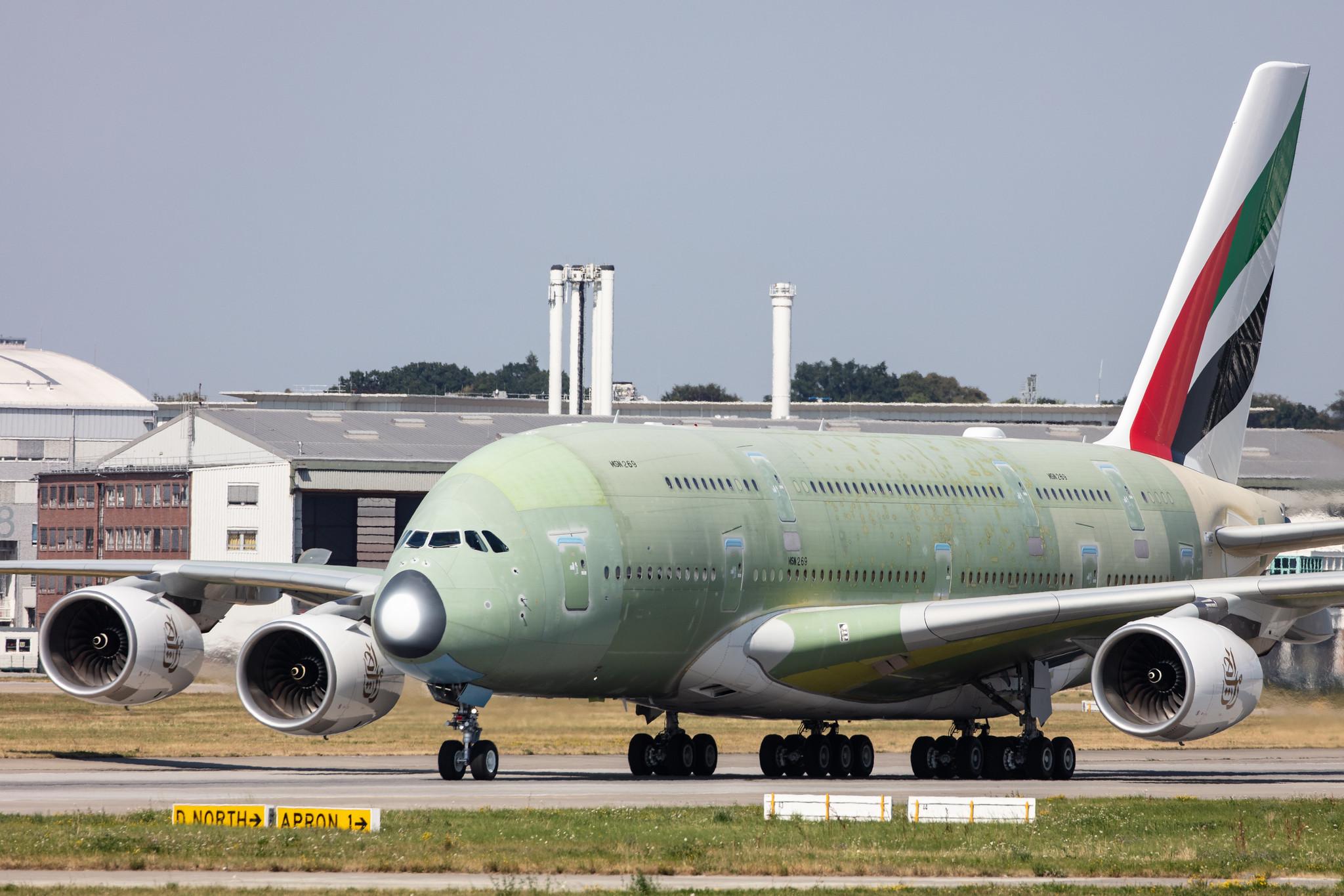 Hamburg Finkenwerder: Emirates (EK / UAE) |  Airbus A380-842 A388 | F-WWSS | MSN 269 (A6-EVP)