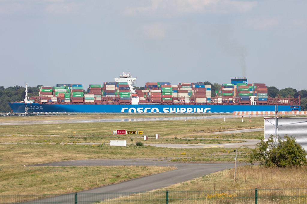 Hamburg Finkenwerder: Cosco Shipping |