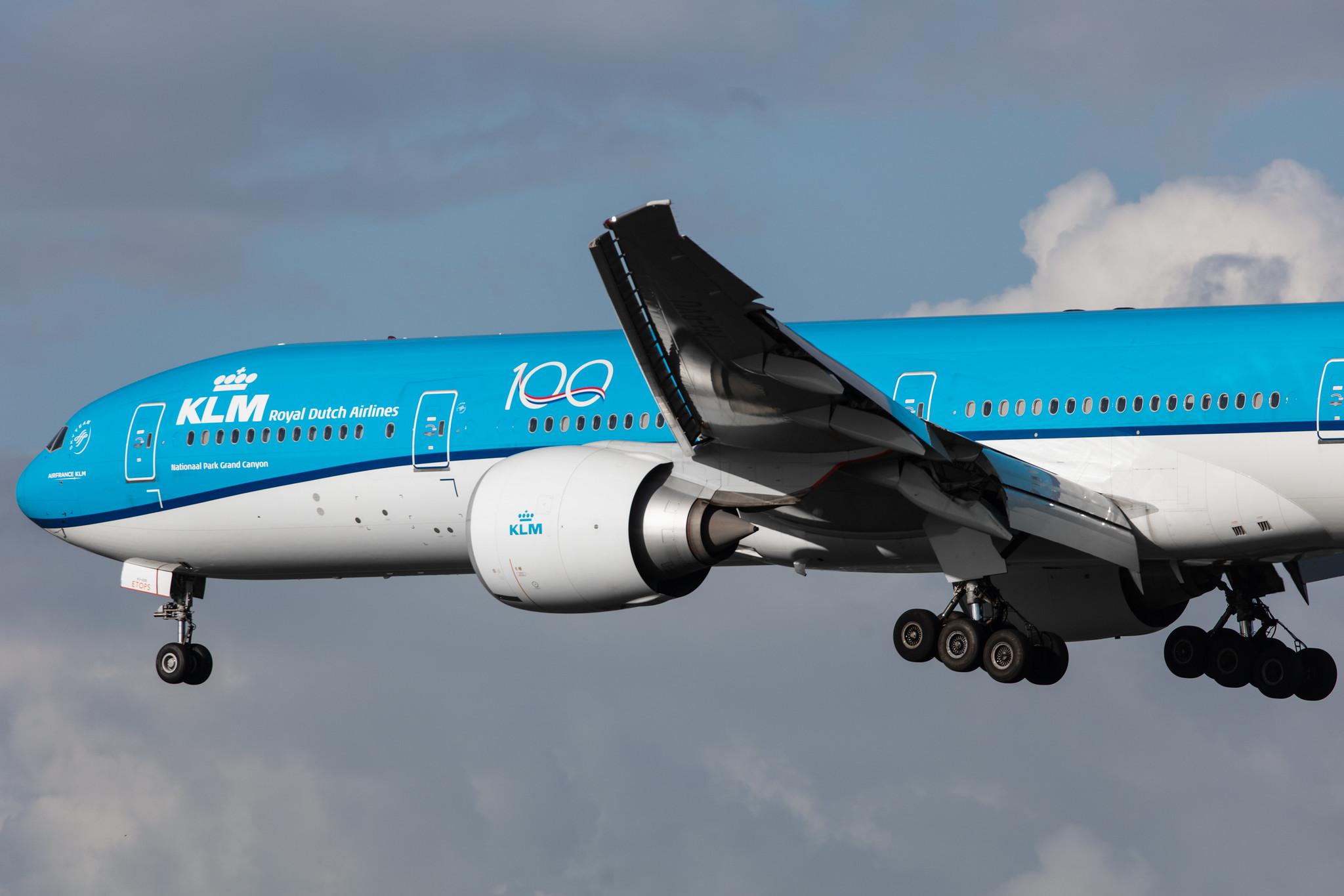 Amsterdam Airport Schiphol: KLM (KL / KLM) |  Boeing 777-306(ER) B77W | PH-BVU | MSN 61702