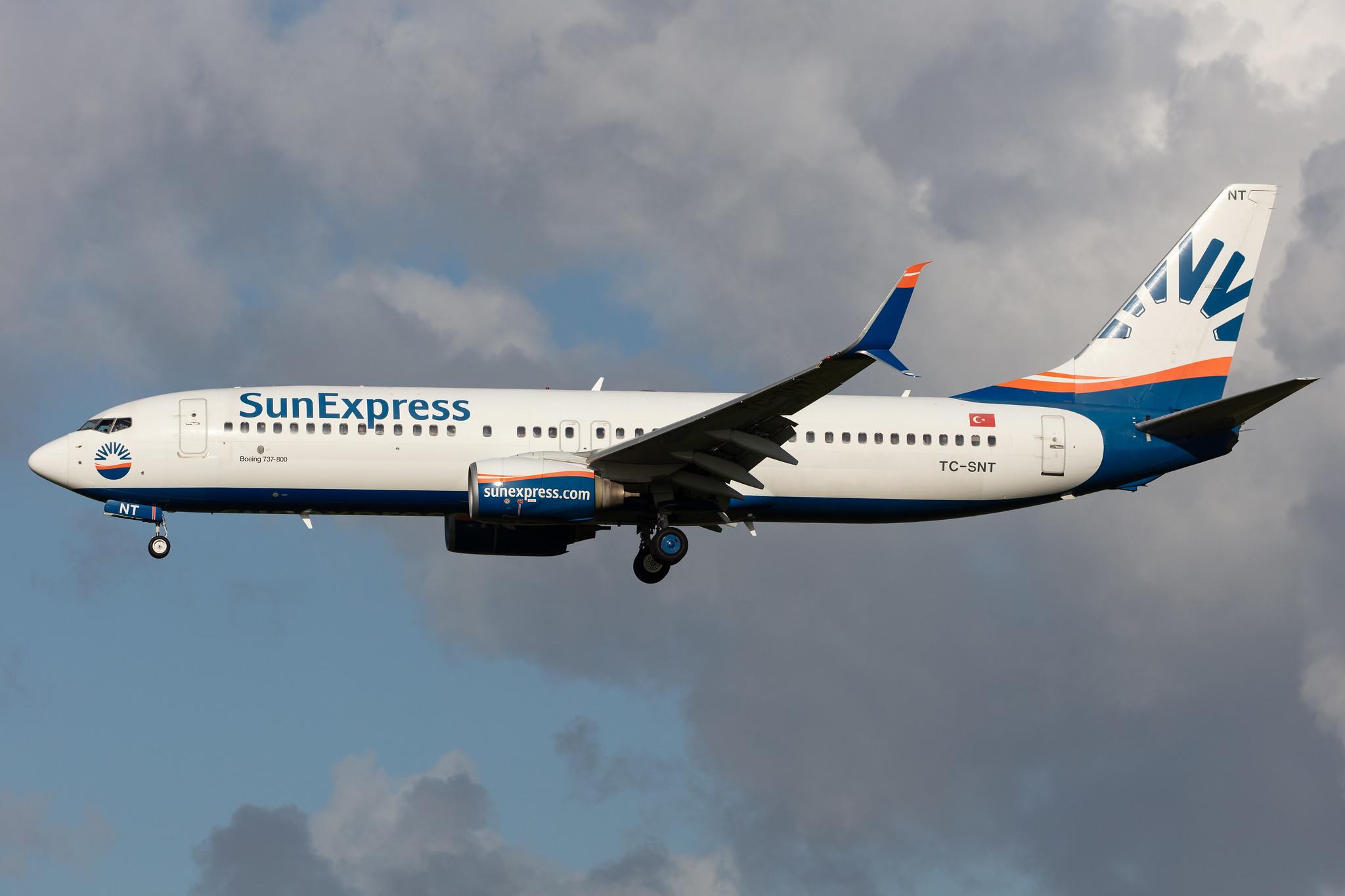 Amsterdam Airport Schiphol: SunExpress (XQ / SXS) |  Boeing 737-8HC B738 | TC-SNT | MSN 40755