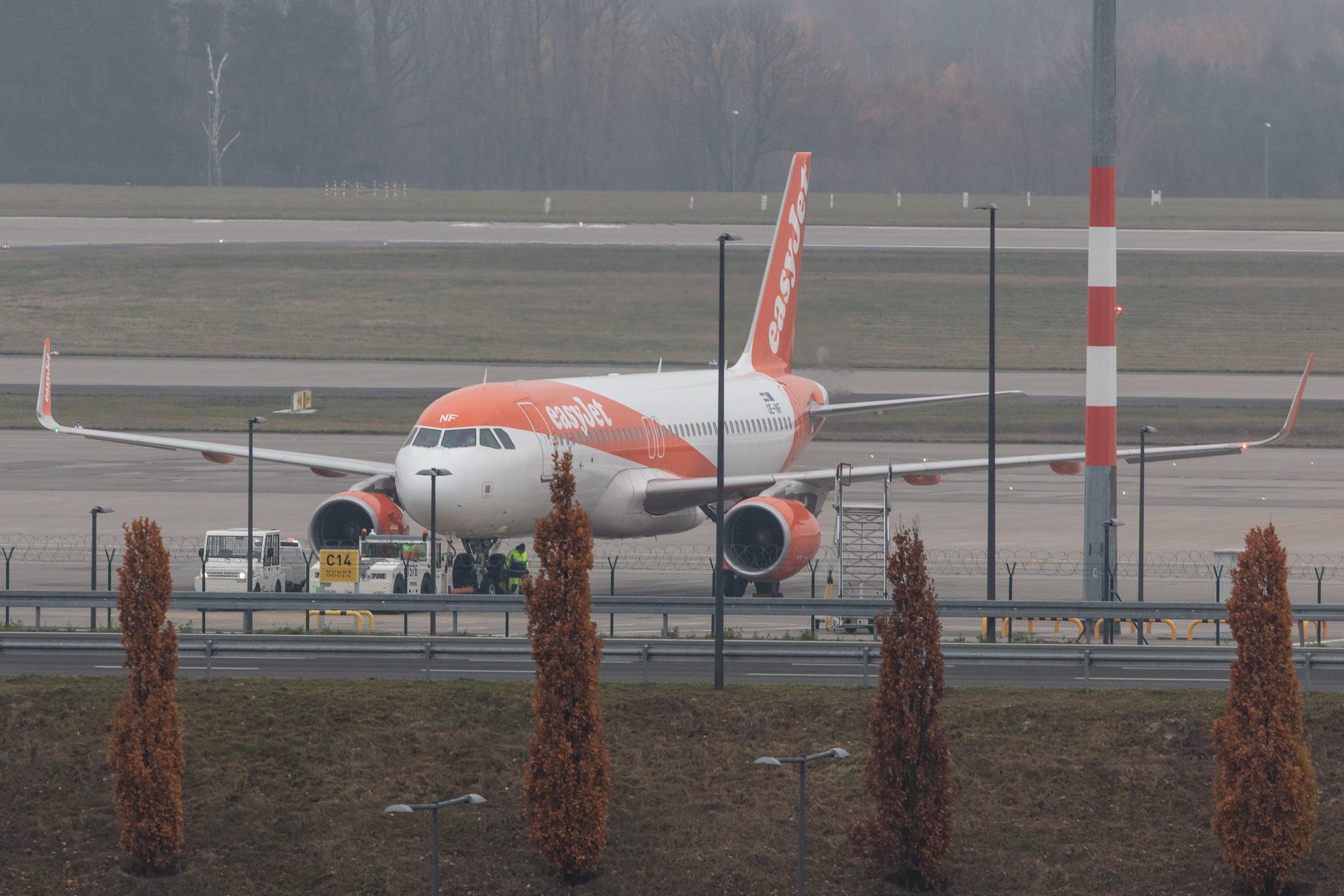 Flughafen Berlin Brandenburg: easyJet (U2 / EZY) | Operator: easyJet Europe |  Airbus A320-214 A320 | OE-INF | MSN 7785