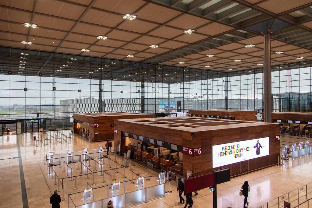 Flughafen Berlin Brandenburg: Terminalgebäude / Landside