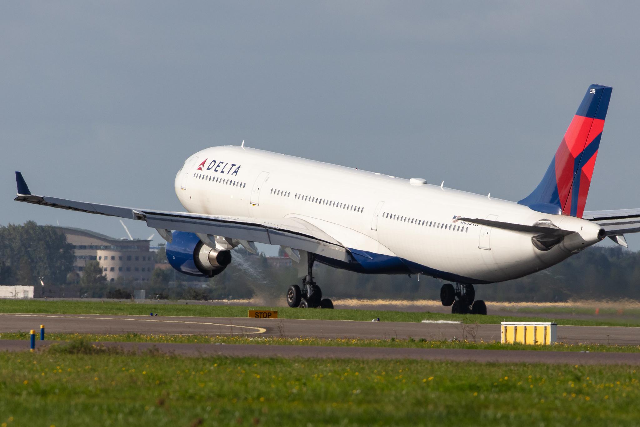 Amsterdam Airport Schiphol: Delta Air Lines (DL / DAL) |  Airbus A330-323 A333 | N805NW | MSN 0552