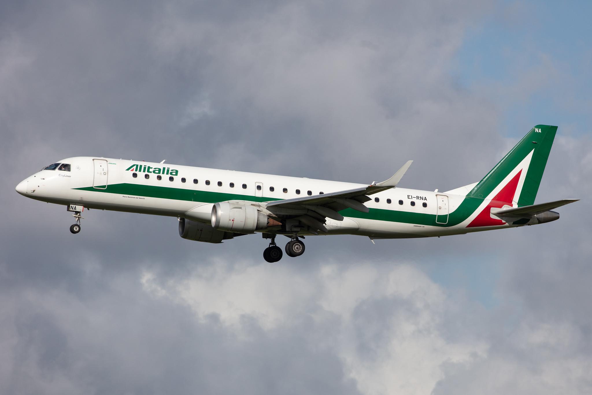 Amsterdam Airport Schiphol: Alitalia (AZ / AZA) | Operator: Alitalia CityLiner |  Embraer E190STD E190 | EI-RNA | MSN 19000470