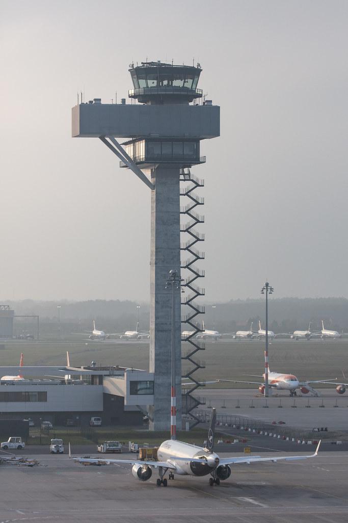 Flughafen Berlin Brandenburg: Tower