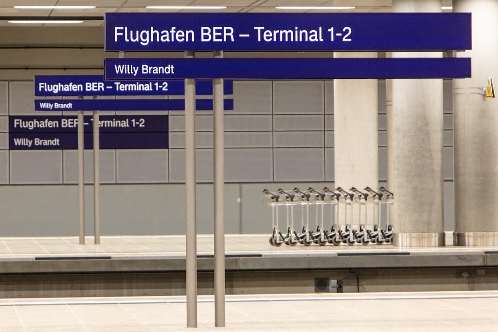 Flughafen Berlin Brandenburg: Bahnhof Flughafen BER - Terminal 1-2