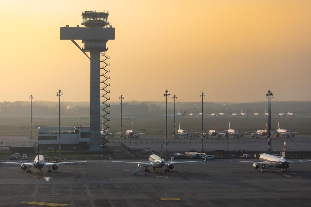 Flughafen Berlin Brandenburg: Tower