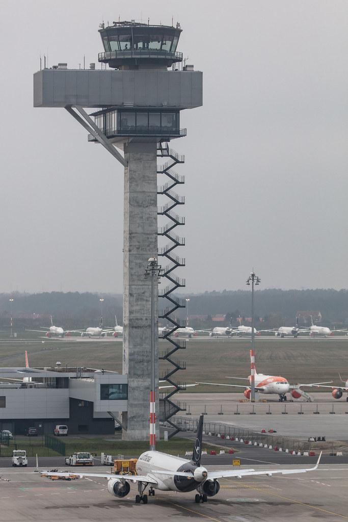 Flughafen Berlin Brandenburg: Tower
