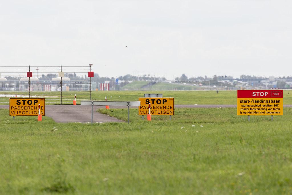 Amsterdam Airport Schiphol: Anflugbefeuerung Landebahn |