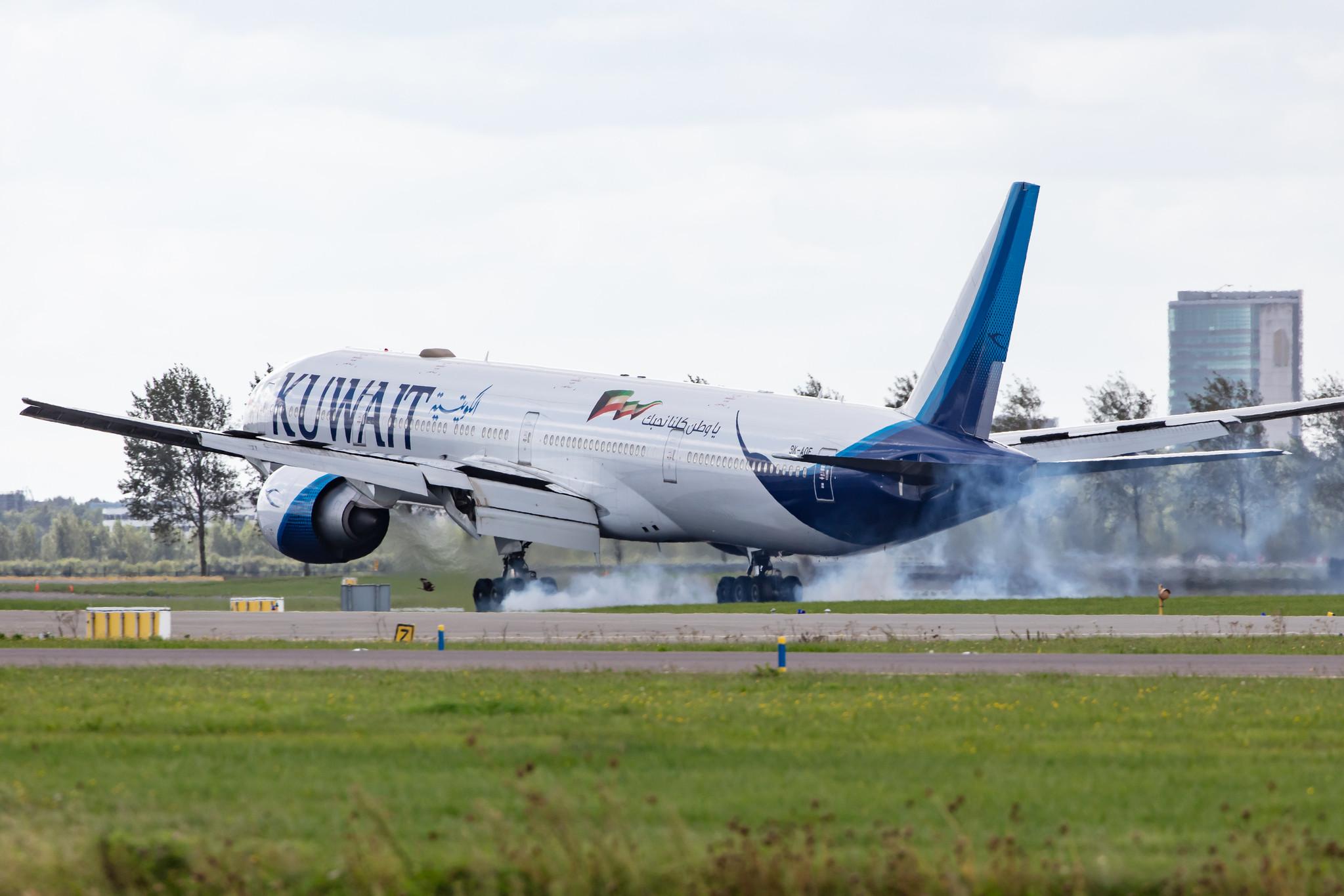 Amsterdam Airport Schiphol: Kuwait Airways (KU / KAC) |  Boeing 777-369(ER) B77W | 9K-AOE | MSN 62563