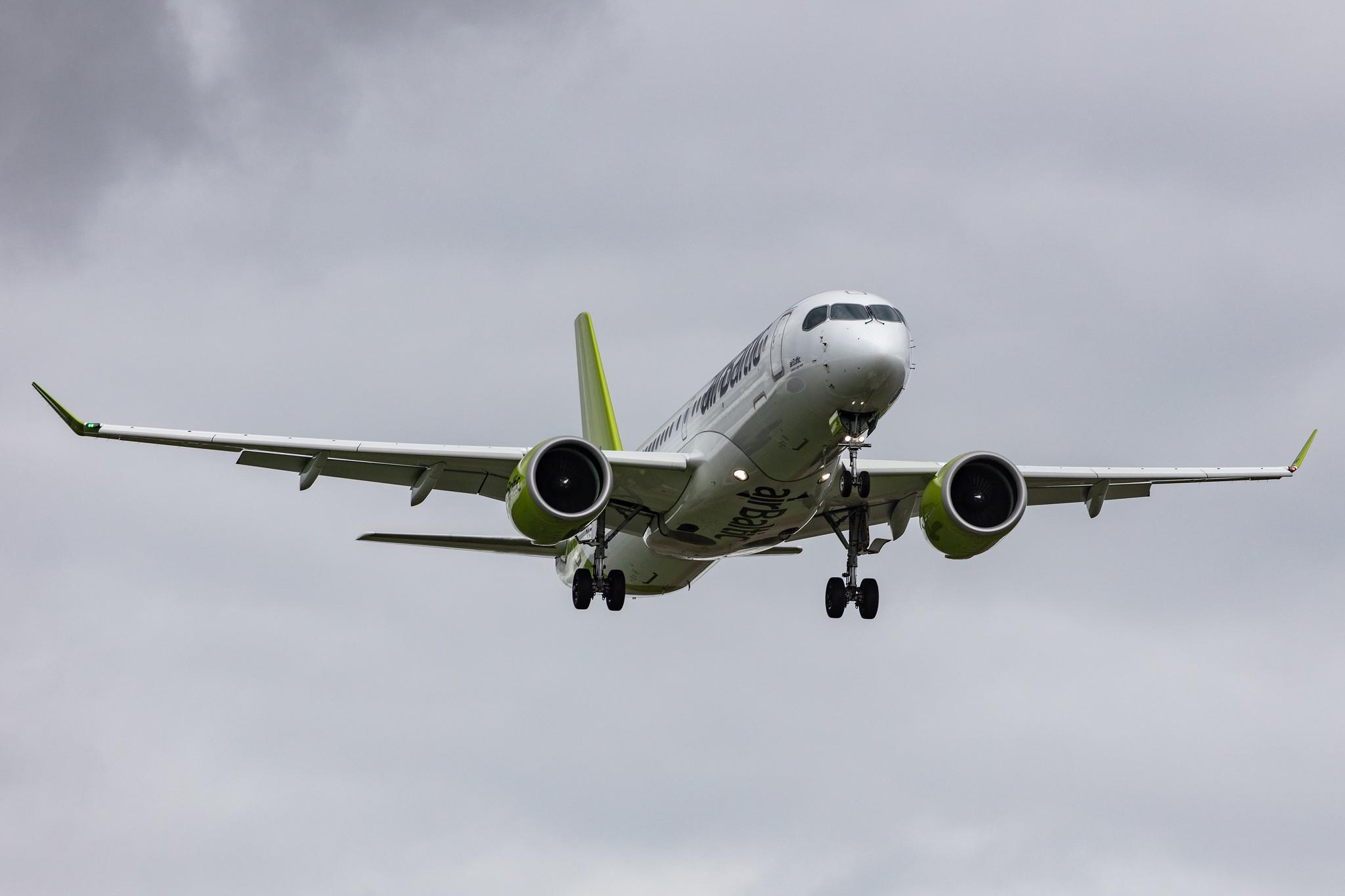 Amsterdam Airport Schiphol: Air Baltic (BT / BTI) |  Airbus A220-300 BCS3 | YL-CSC | MSN 55005