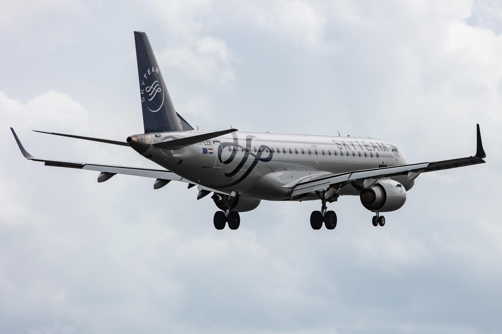 Amsterdam Airport Schiphol: KLM (KL / KLM) |  Livery: SkyTeam Livery | Operator: KLM Cityhopper |  Embraer E190STD E190 | PH-EZX | MSN 19000545