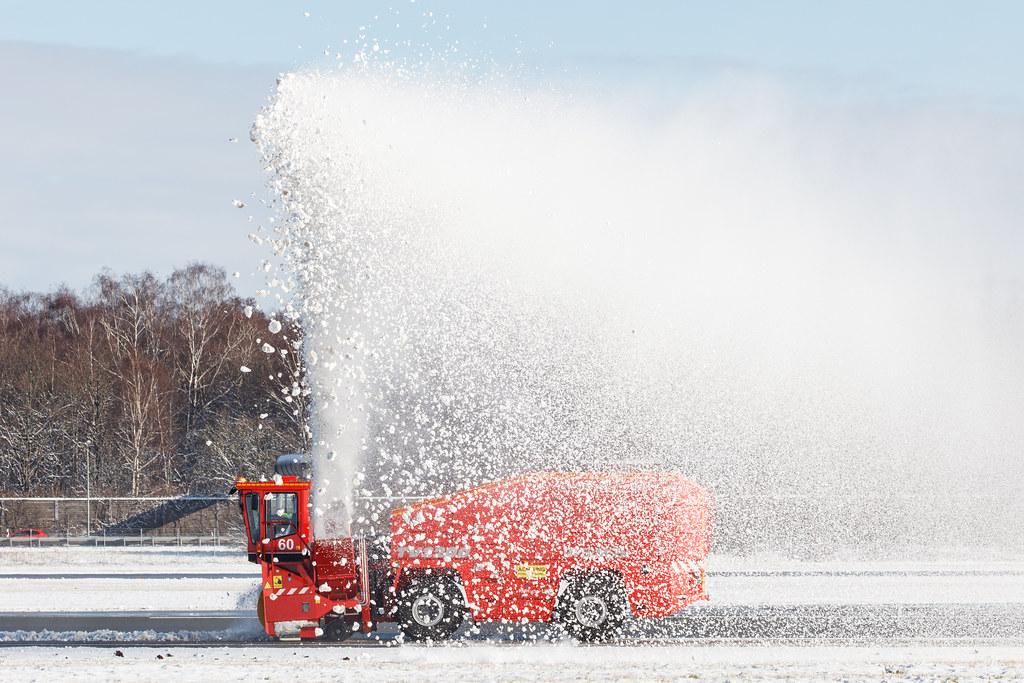 Hamburg Airport: Schneeräumung | Winterdienst