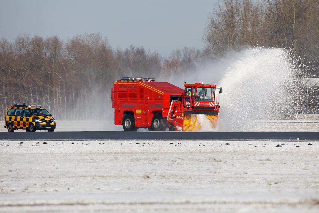 Hamburg Airport: Schneeräumung | Winterdienst