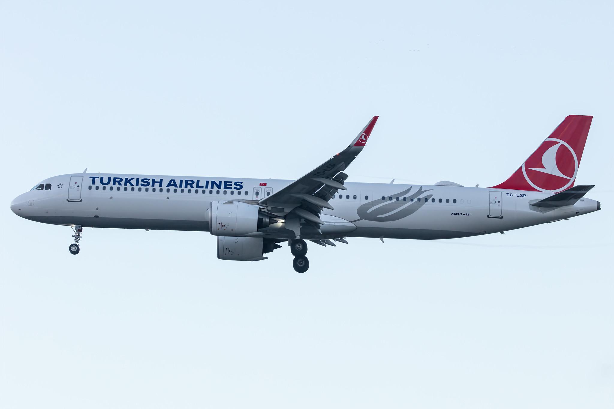 Hamburg Airport: Turkish Airlines (TK / THY) |  Airbus A321-271NX A21N | TC-LSP | MSN 9109