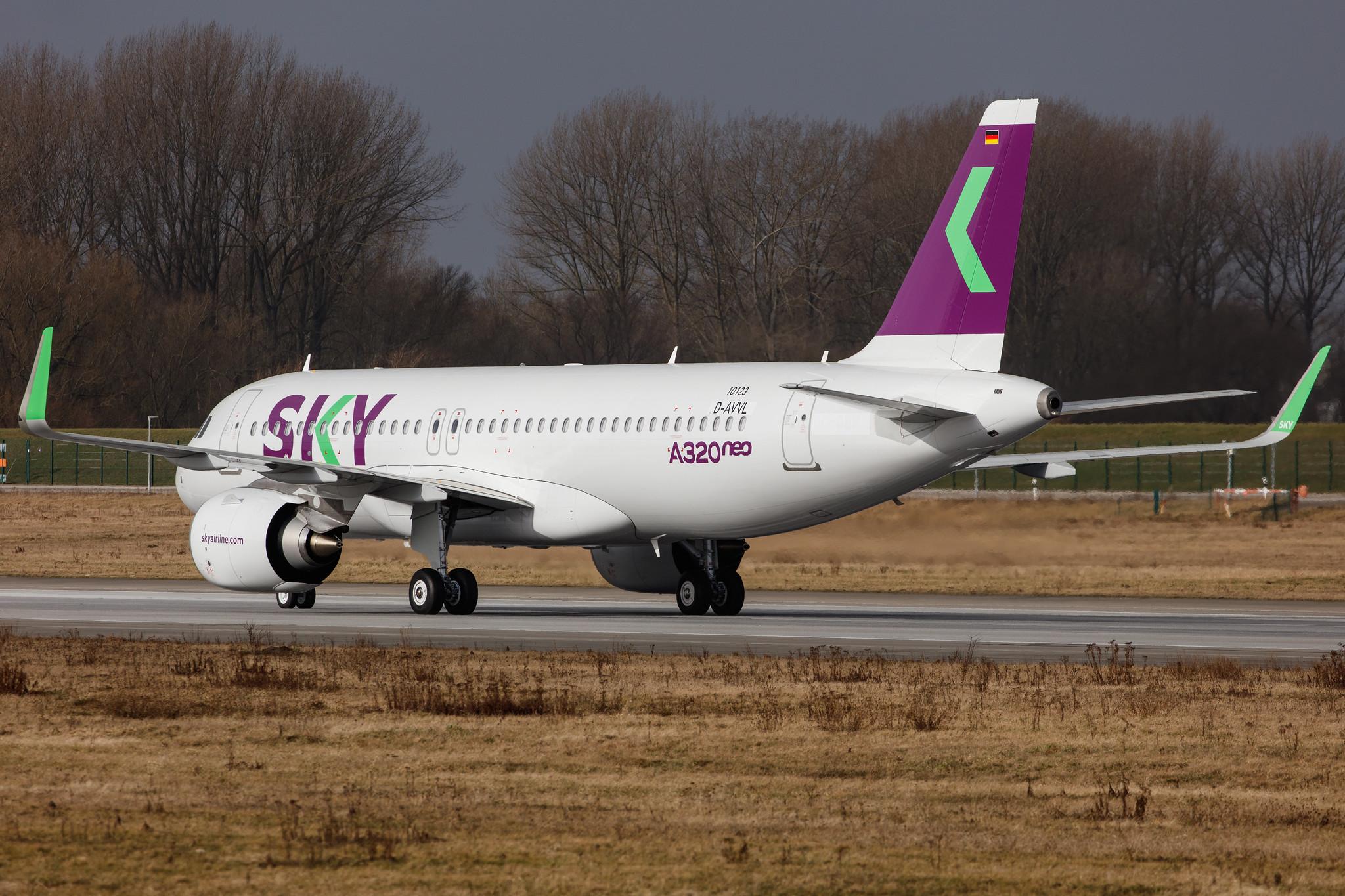 Hamburg Finkenwerder: Sky Airline (H2 / SKU) | Airbus A320-251N A20N | D-AVVL | MSN 10123