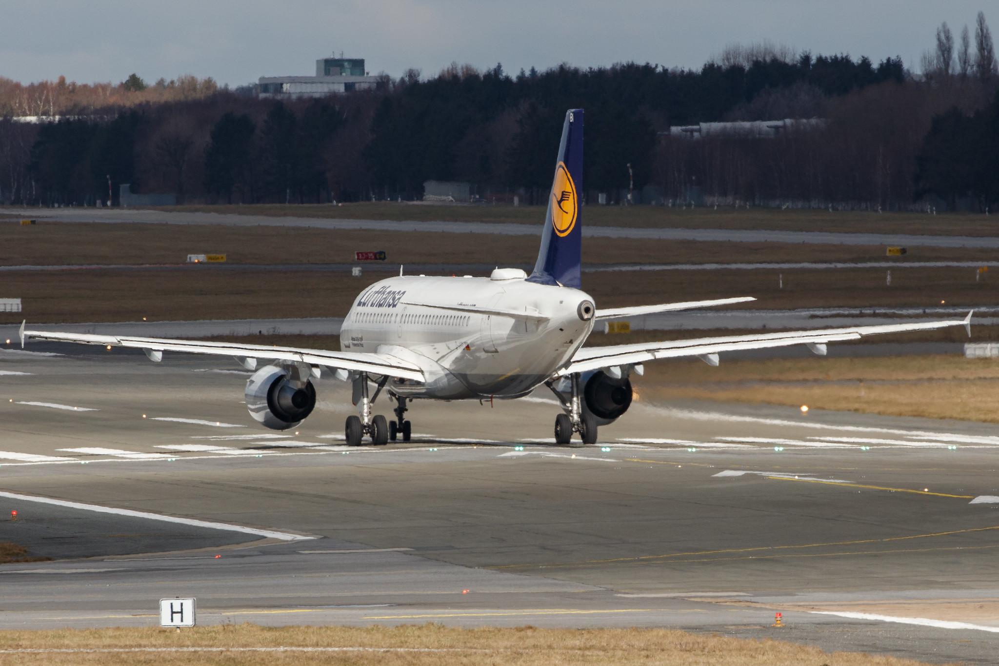 Hamburg Airport: Lufthansa (LH / DLH) |  Airbus A319-112 A319 | D-AIBI | MSN 5284