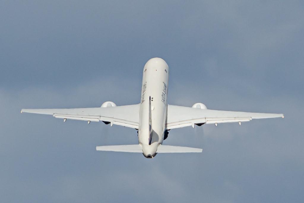 Hamburg Airport: Saudi Royal Flight (SV / SVA) | Operator: Saudia |  Boeing 757-23A B752 | HZ-HMED | MSN 25495
