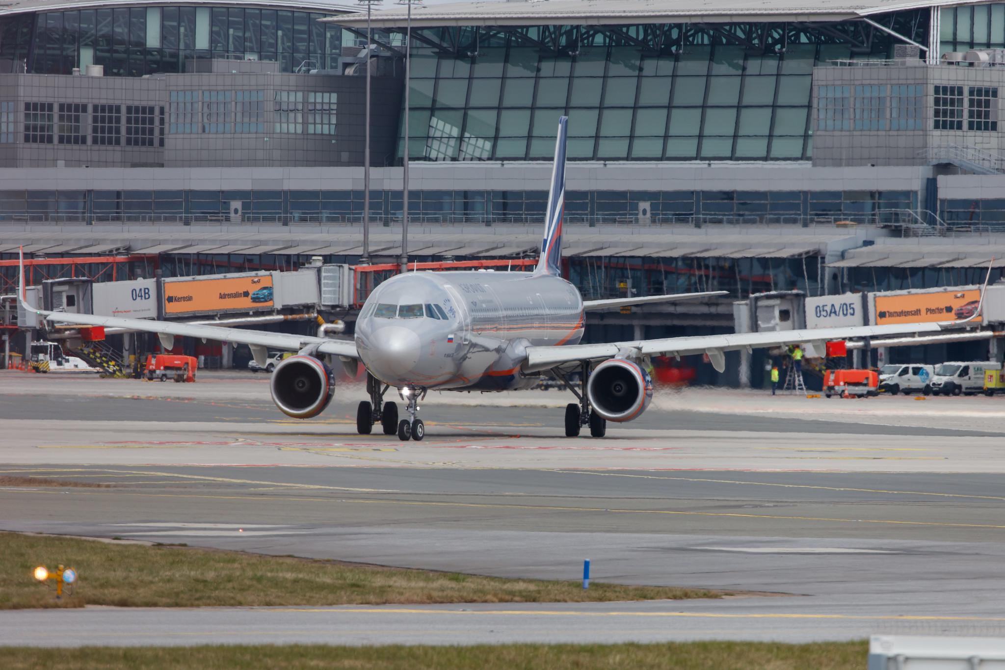 Hamburg Airport: Aeroflot (SU / AFL) |  Airbus A321-211 A321 | VP-BAV | MSN 7037