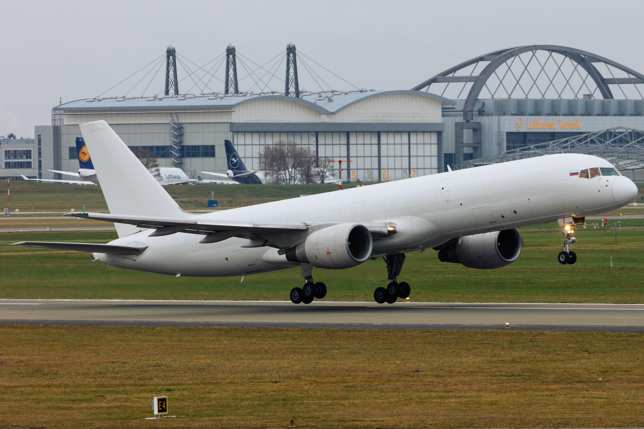 Hamburg Airport: E-Cargo Airlines (RF / ERF) |  Boeing 757-222(PCF) B752 | VP-BHM | MSN 25368