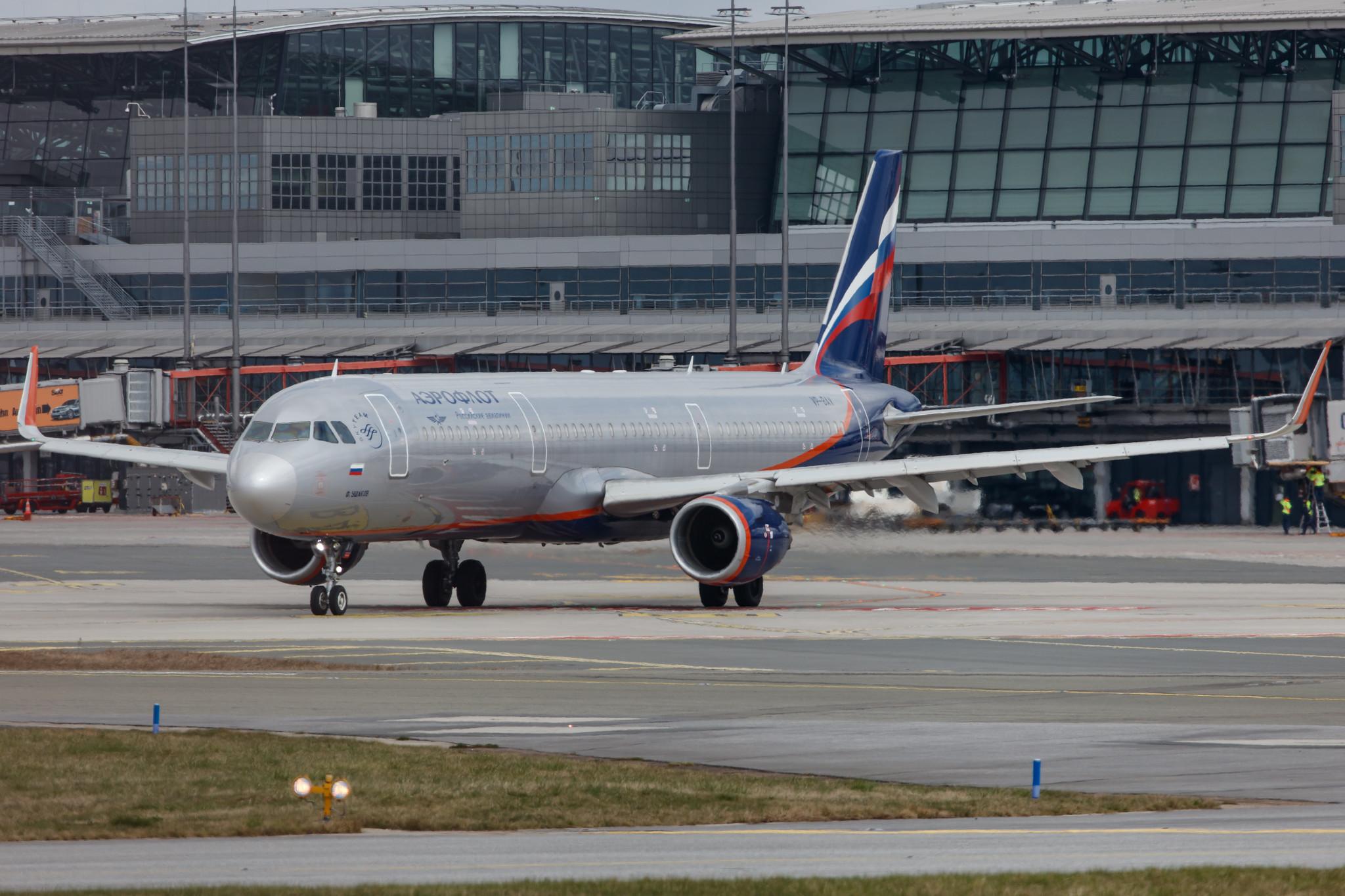 Hamburg Airport: Aeroflot (SU / AFL) |  Airbus A321-211 A321 | VP-BAV | MSN 7037