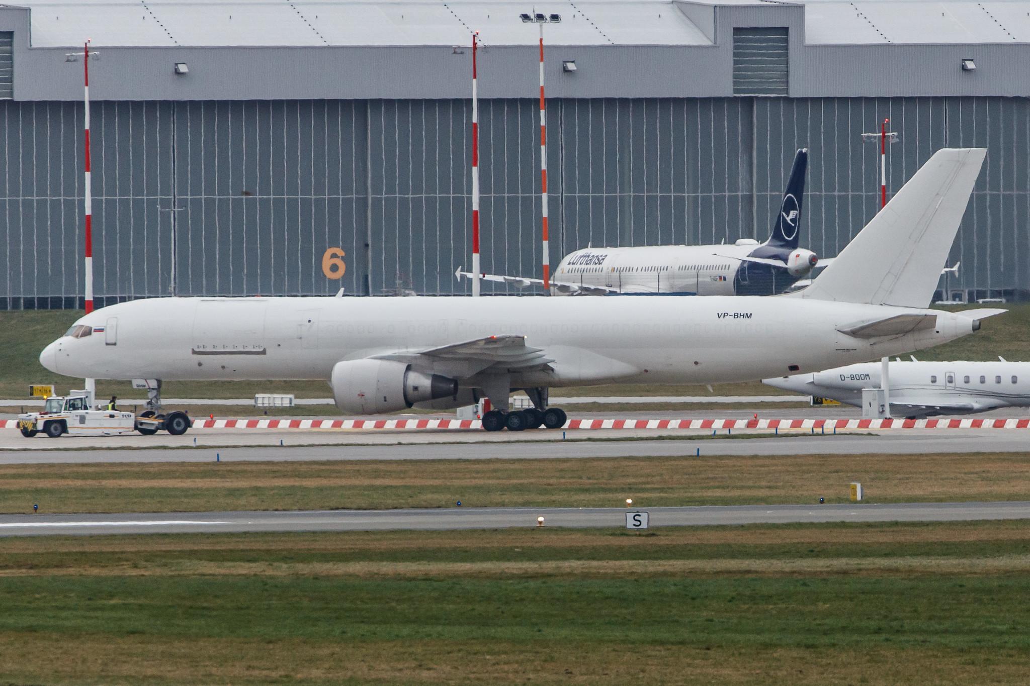 Hamburg Airport: E-Cargo Airlines (RF / ERF) |  Boeing 757-222(PCF) B752 | VP-BHM | MSN 25368